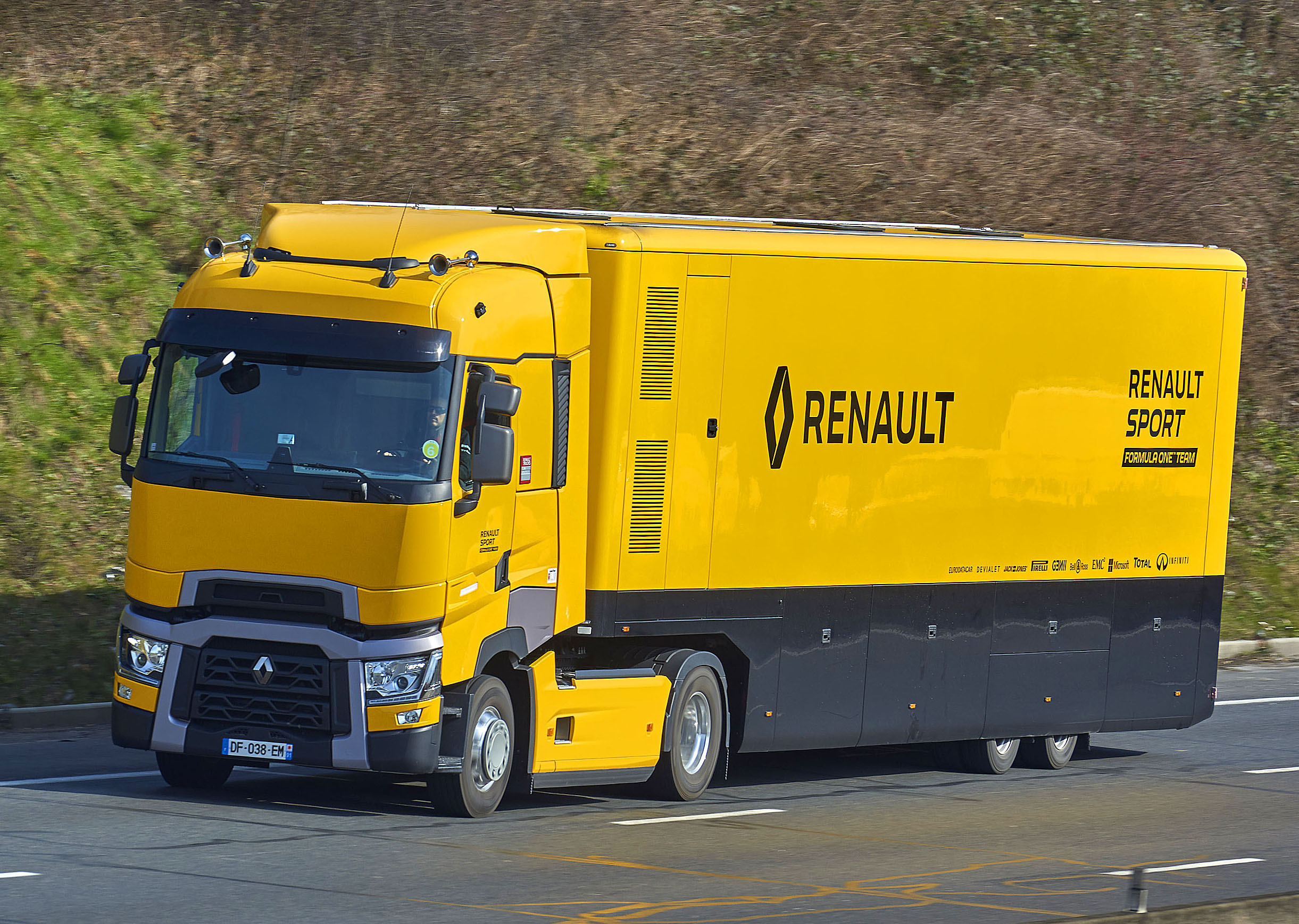 Renault_Trucks_T_Renault_F1_Team_7.jpg