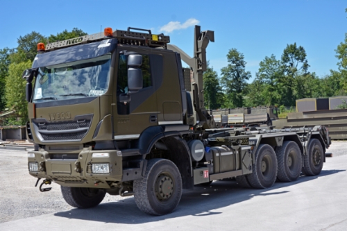 multilift-ult21z-59-sc-on-iveco-truck-front-view.jpg